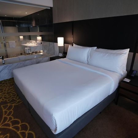 ホテル Hilton Bengaluru Embassy Manyata Business Park エクステリア 写真