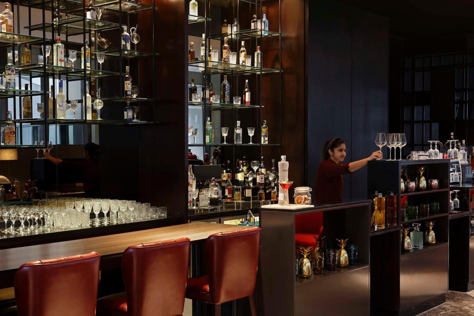 ホテル Hilton Bengaluru Embassy Manyata Business Park エクステリア 写真