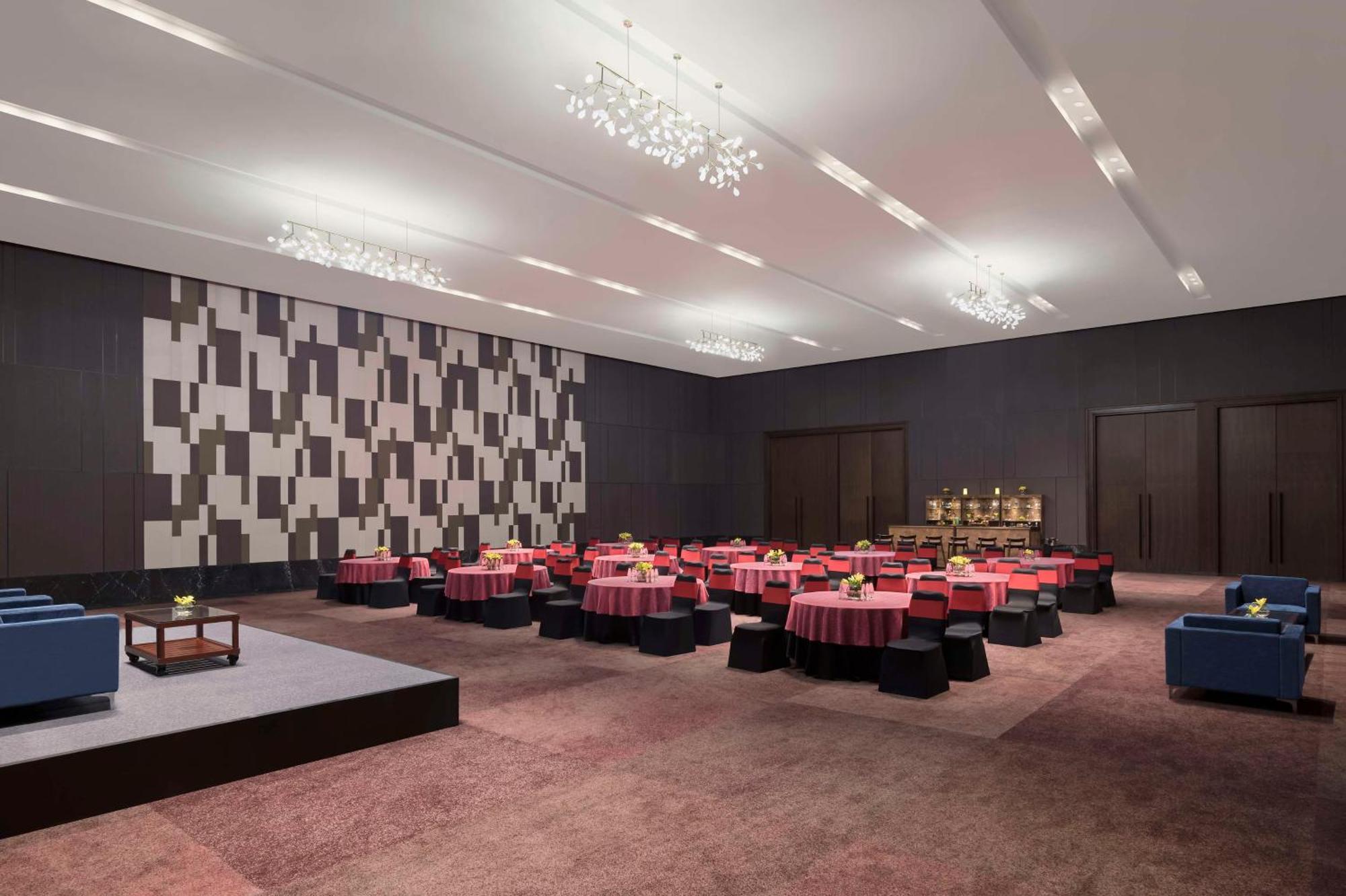 ホテル Hilton Bengaluru Embassy Manyata Business Park エクステリア 写真