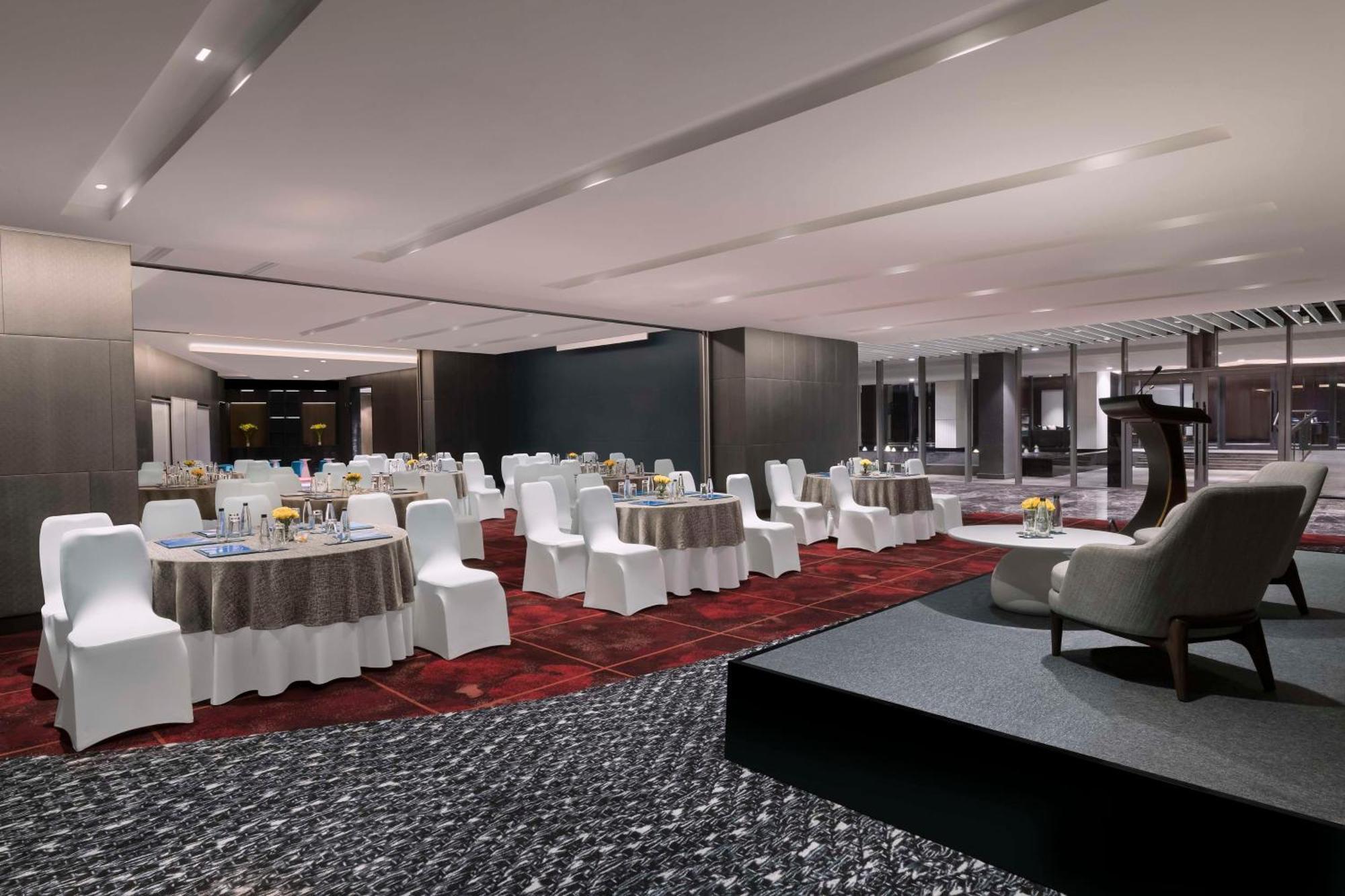 ホテル Hilton Bengaluru Embassy Manyata Business Park エクステリア 写真
