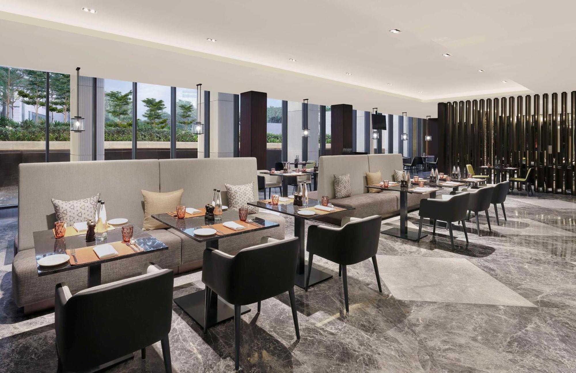 ホテル Hilton Bengaluru Embassy Manyata Business Park エクステリア 写真