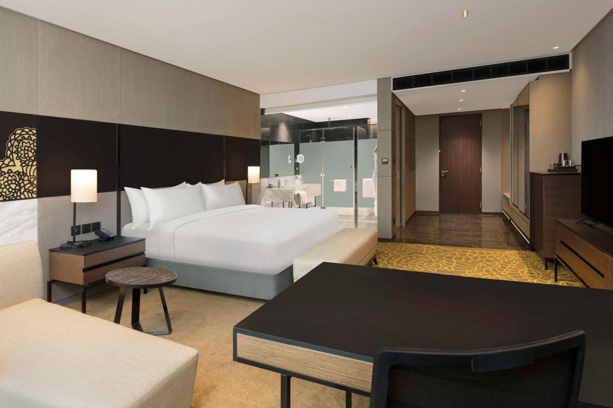 ホテル Hilton Bengaluru Embassy Manyata Business Park エクステリア 写真
