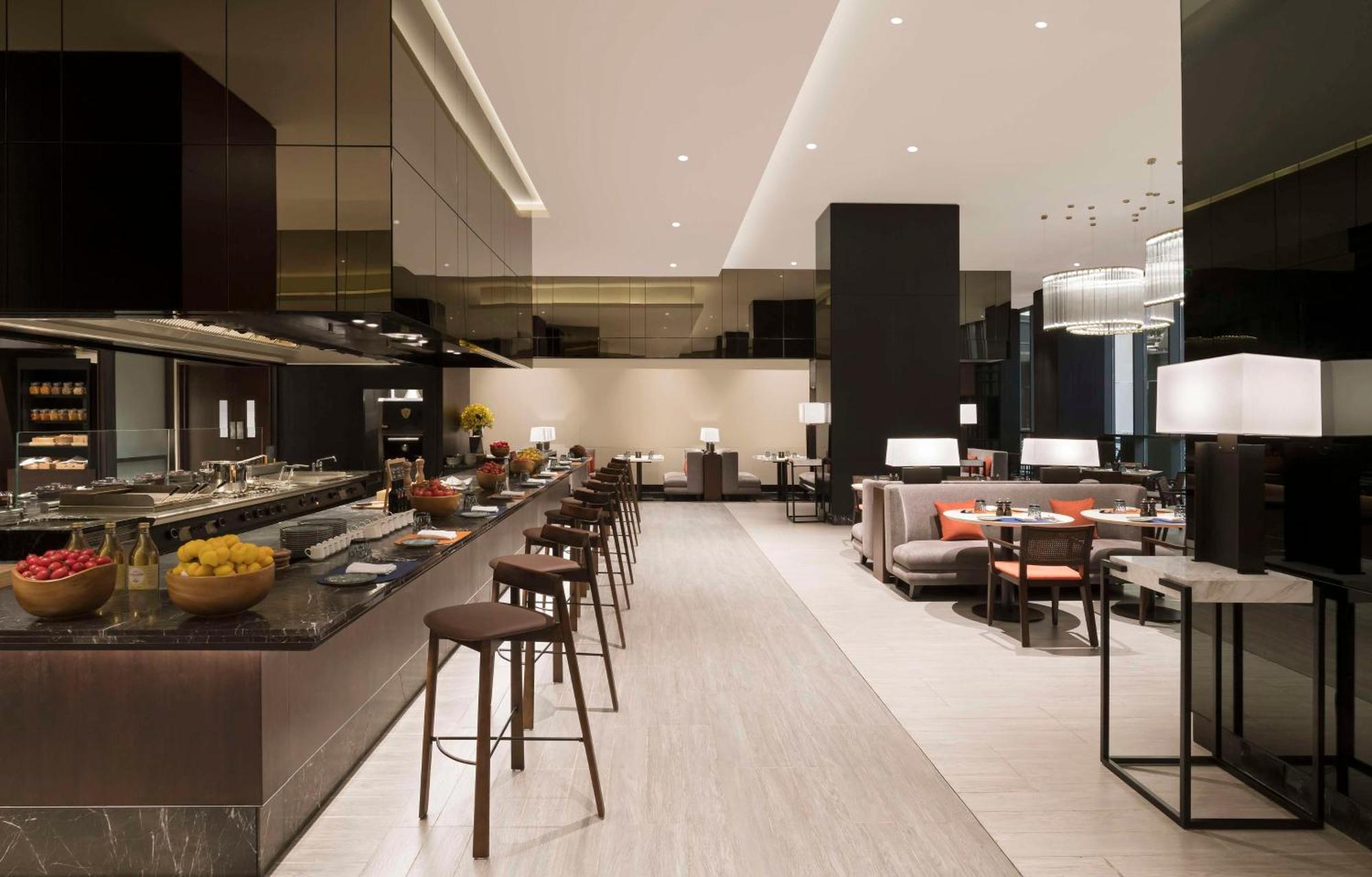ホテル Hilton Bengaluru Embassy Manyata Business Park エクステリア 写真
