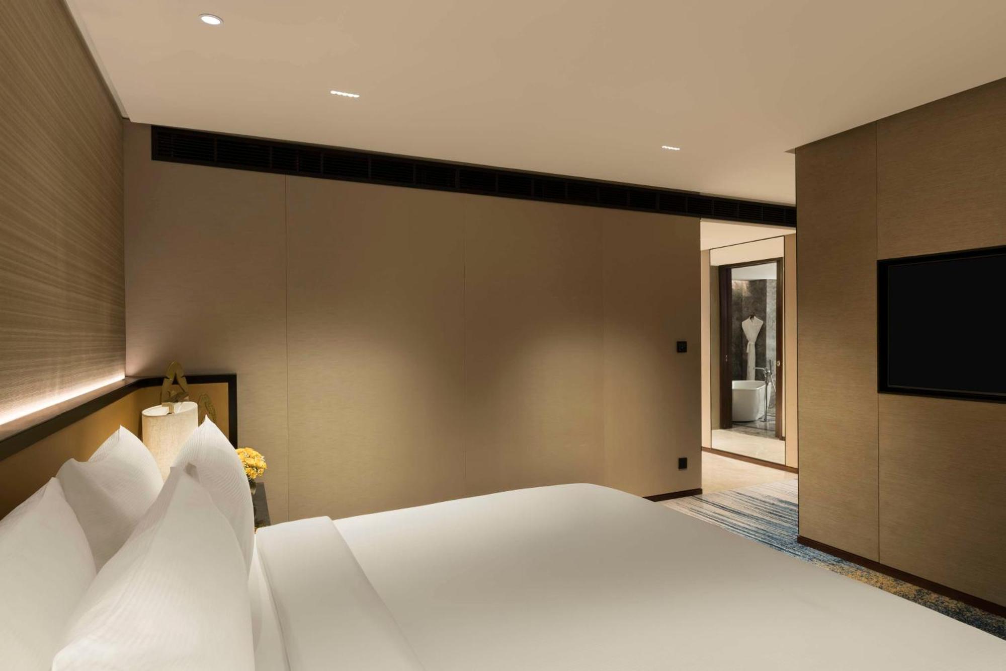ホテル Hilton Bengaluru Embassy Manyata Business Park エクステリア 写真