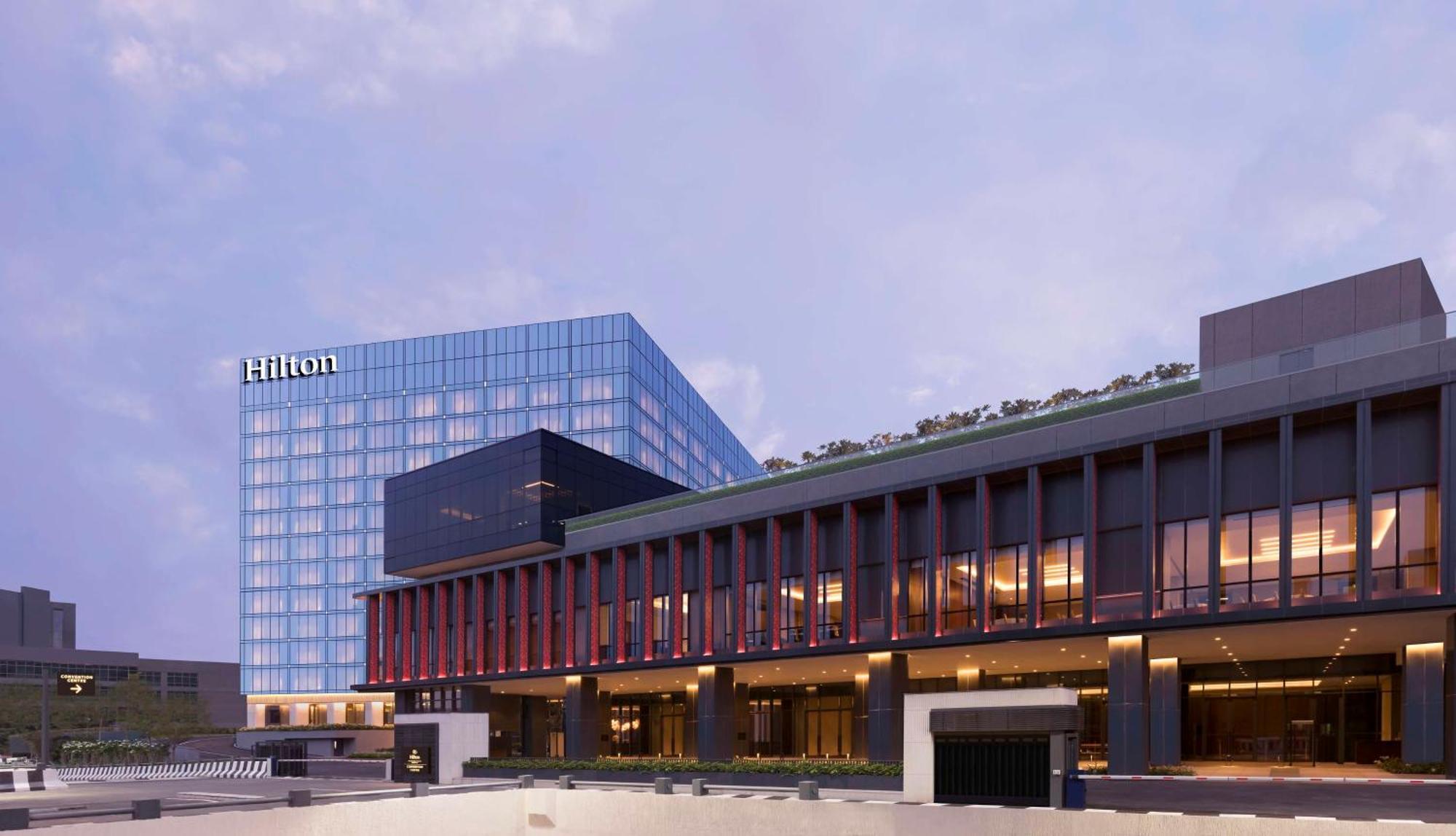 ホテル Hilton Bengaluru Embassy Manyata Business Park エクステリア 写真