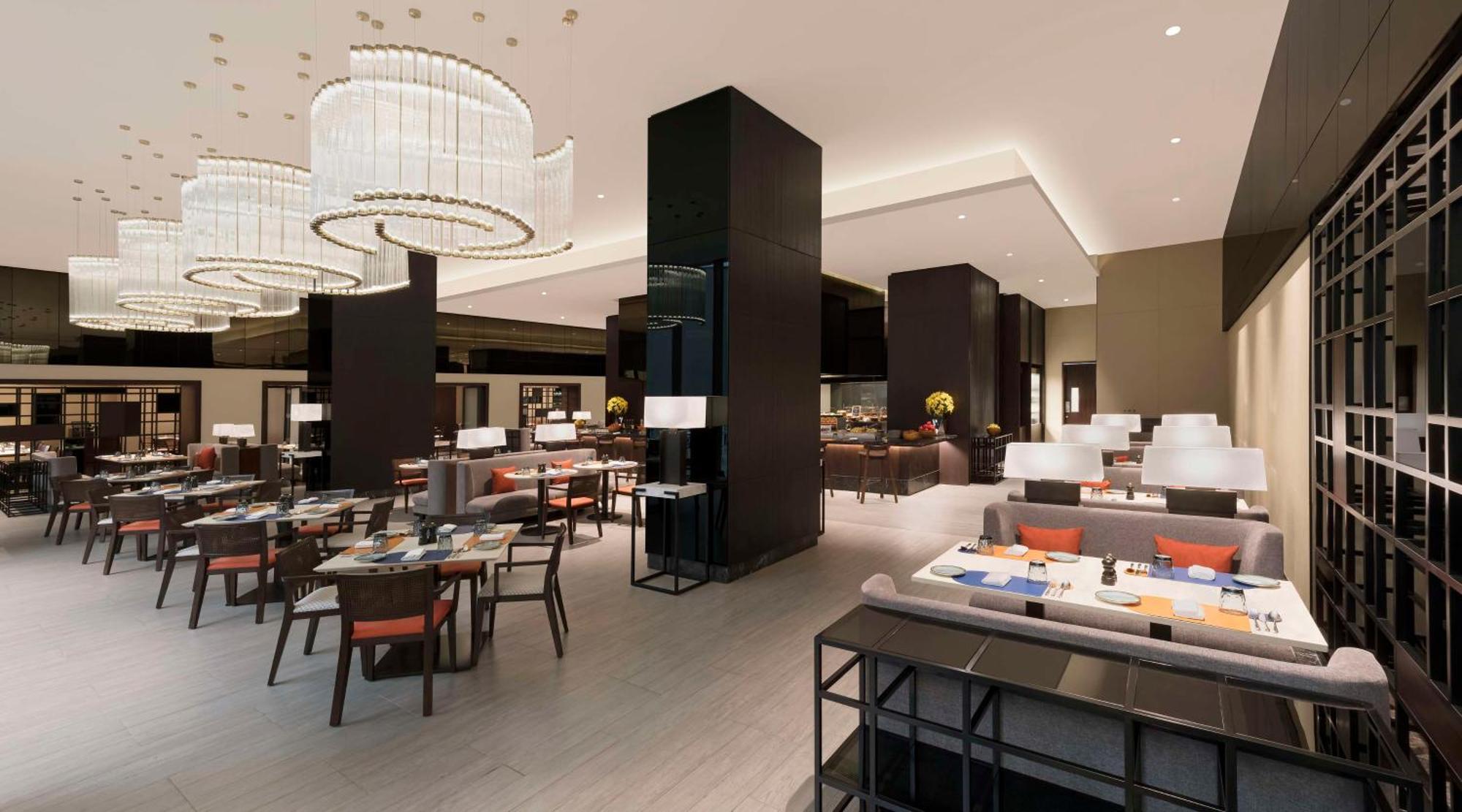 ホテル Hilton Bengaluru Embassy Manyata Business Park エクステリア 写真