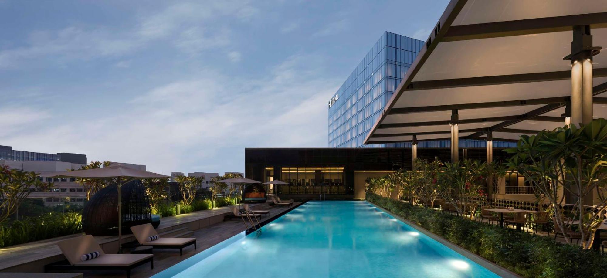 ホテル Hilton Bengaluru Embassy Manyata Business Park エクステリア 写真