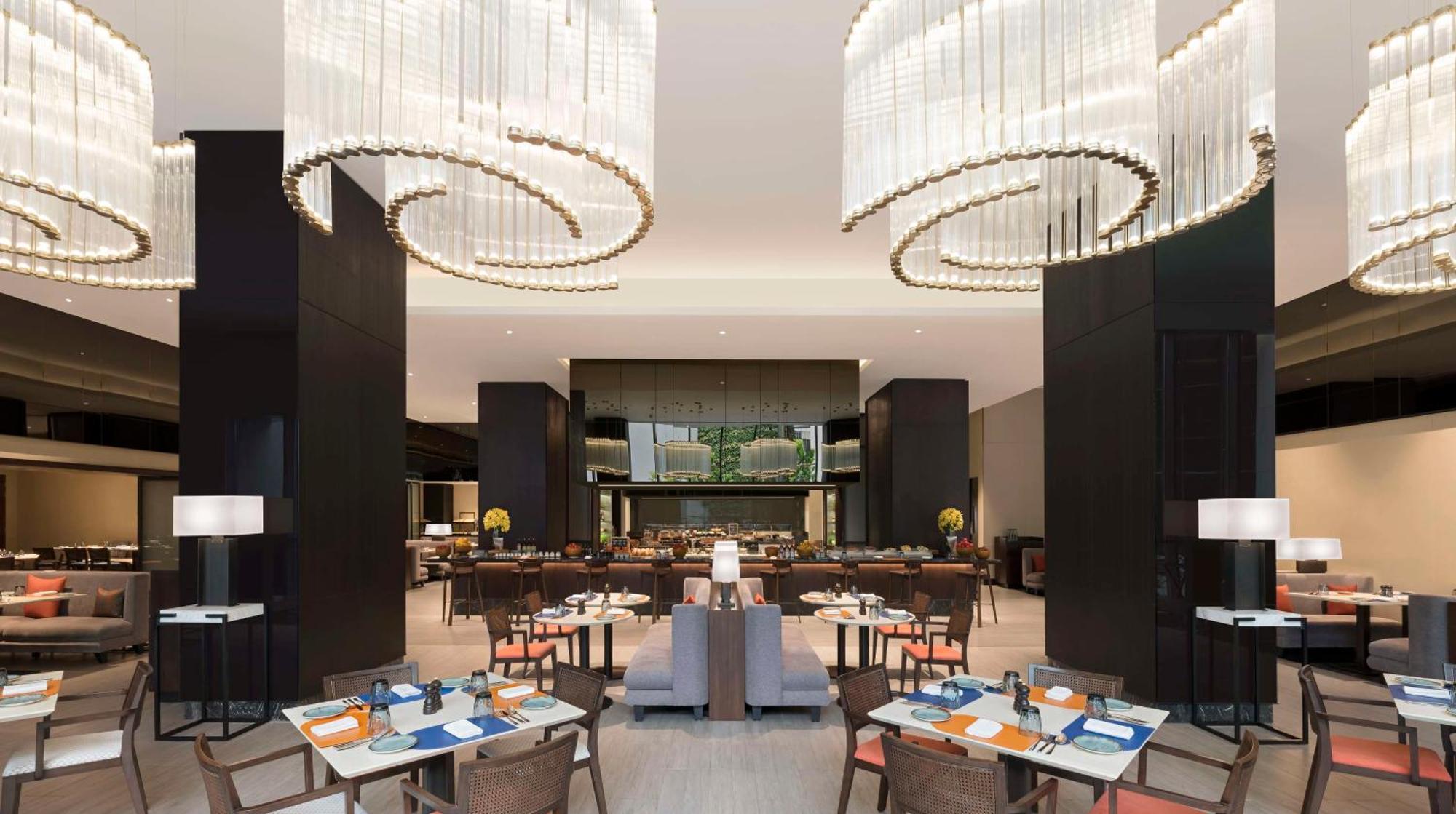 ホテル Hilton Bengaluru Embassy Manyata Business Park エクステリア 写真