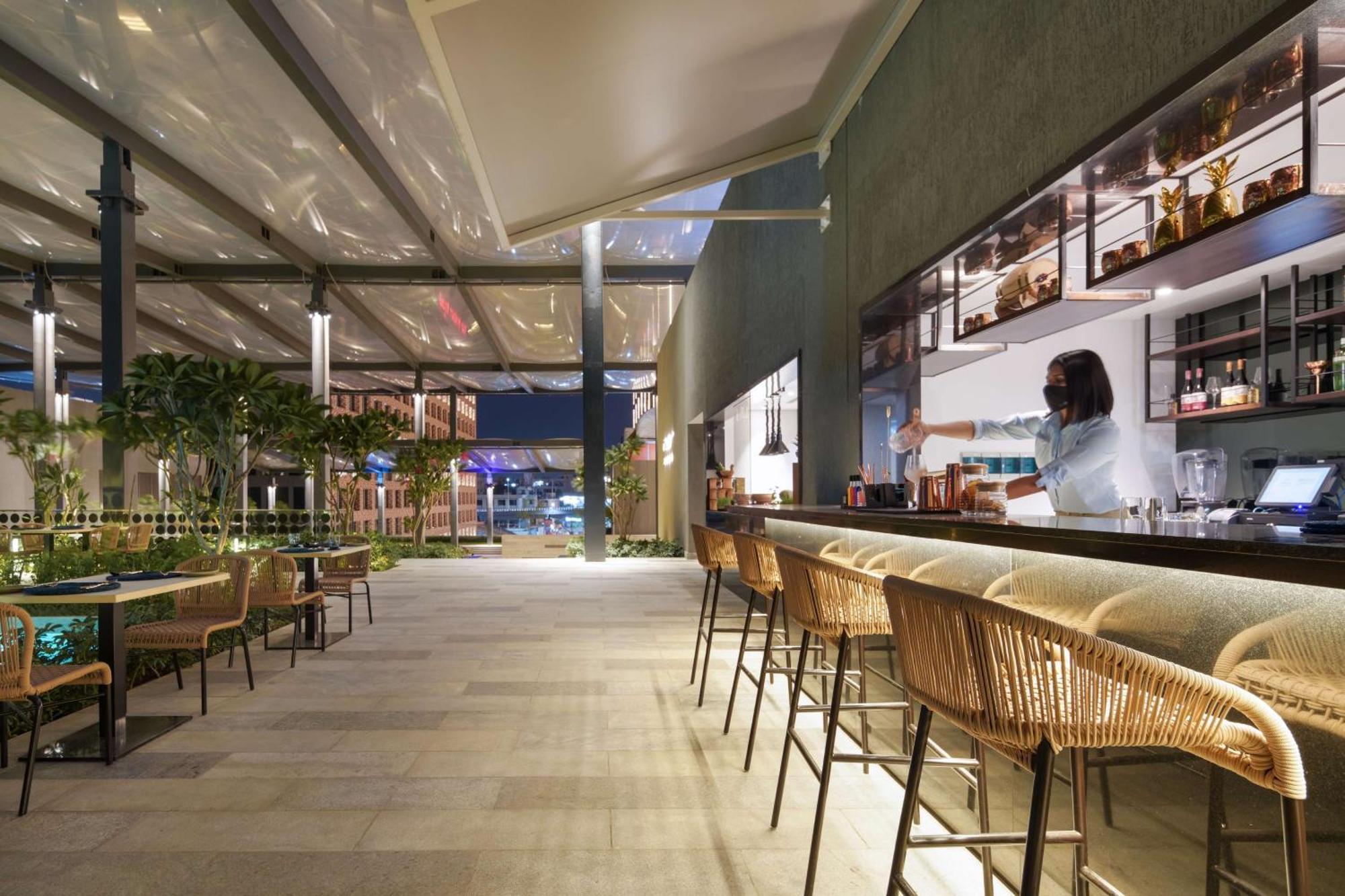 ホテル Hilton Bengaluru Embassy Manyata Business Park エクステリア 写真
