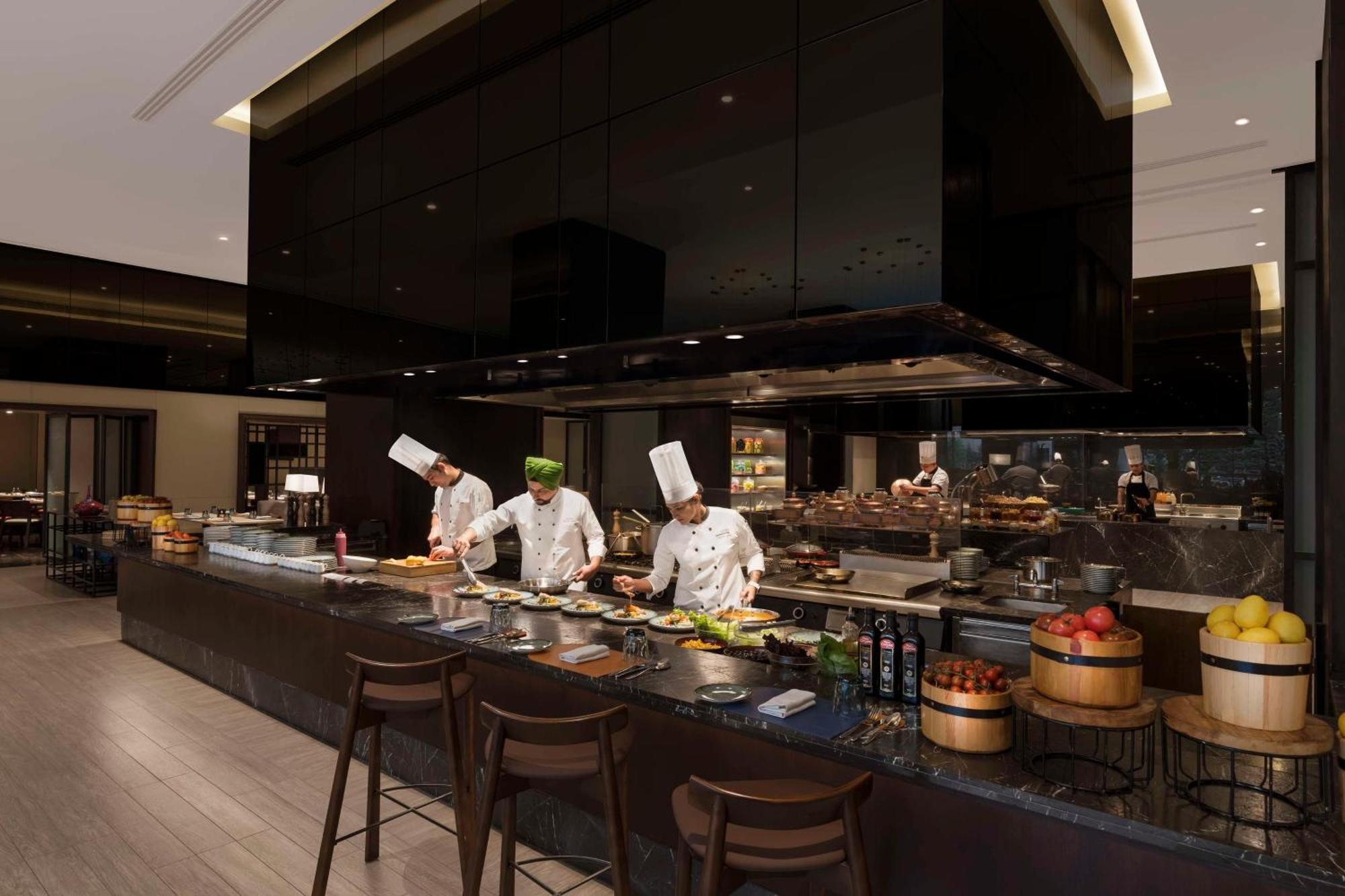 ホテル Hilton Bengaluru Embassy Manyata Business Park エクステリア 写真
