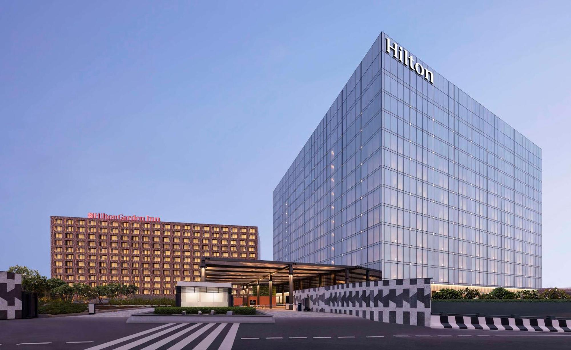 ホテル Hilton Bengaluru Embassy Manyata Business Park エクステリア 写真