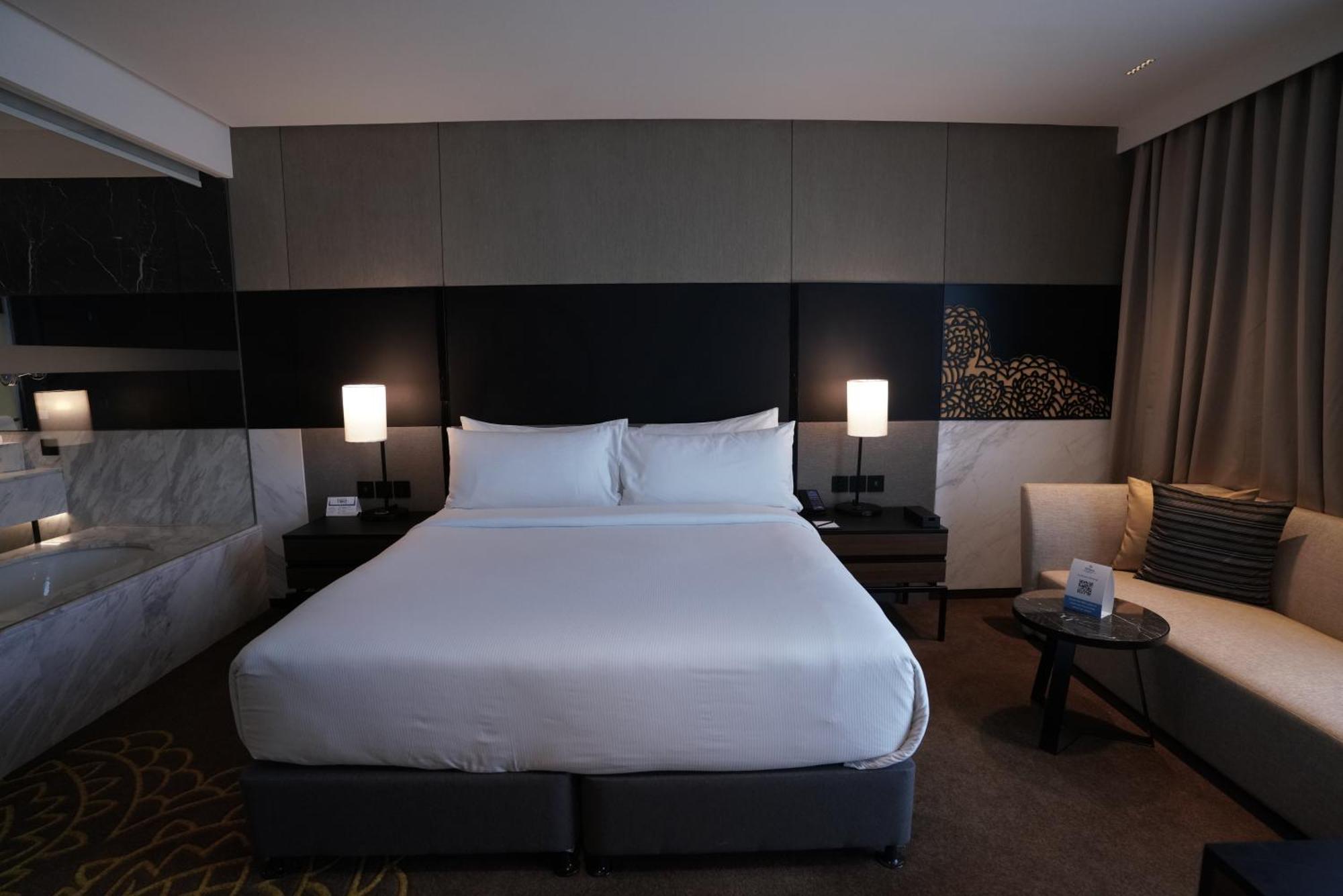 ホテル Hilton Bengaluru Embassy Manyata Business Park エクステリア 写真