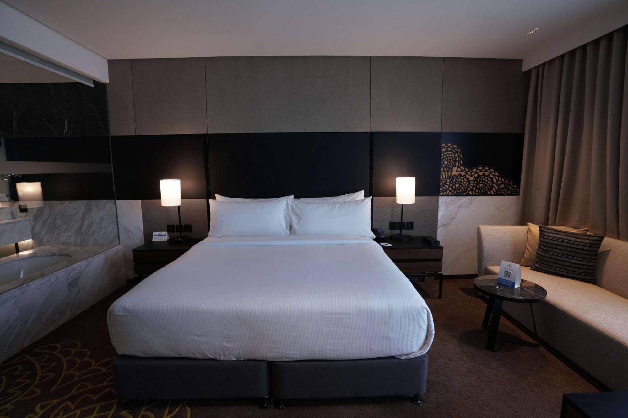 ホテル Hilton Bengaluru Embassy Manyata Business Park エクステリア 写真